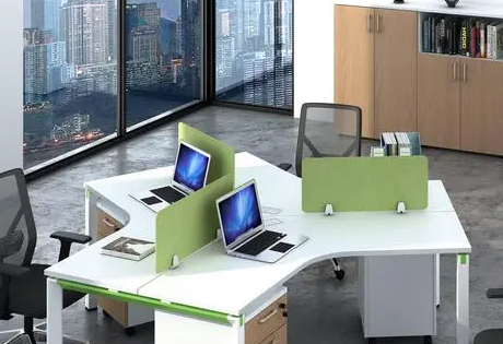 风水学认为，办公室的书桌在摆放上一定要形成“山高水低”的格局，电脑、复印机等该如何摆放？