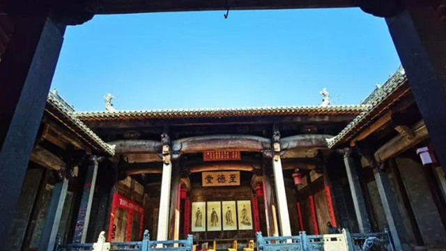 用以祭祀各种各样神祇的发展历程：求签活动是在寺院、宫观、庙宇、祠堂、神龛这些地方进行的