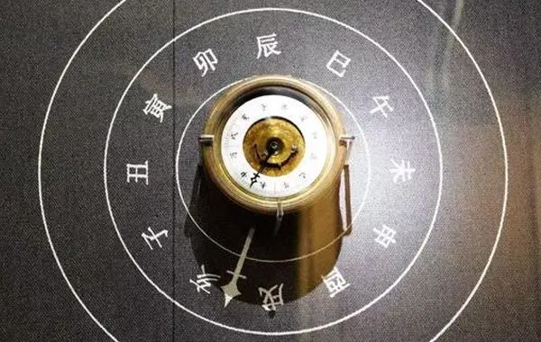 八字六亲分论之论夫详细解析：官星太旺,以伤官救之;官星太微,以财救之